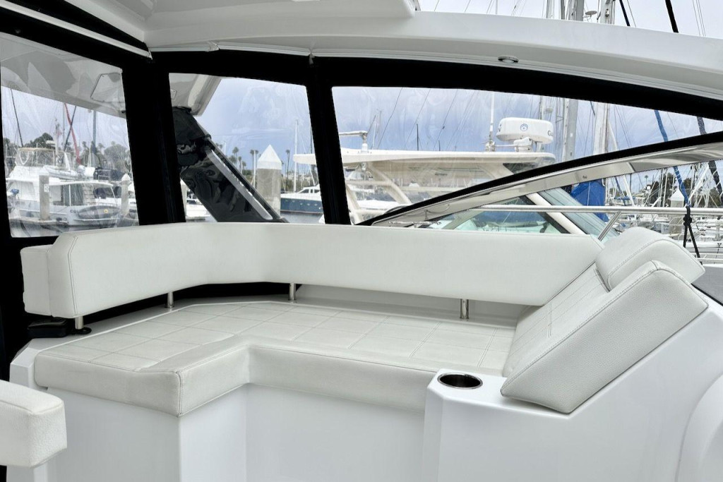 Cruisers 390 Express