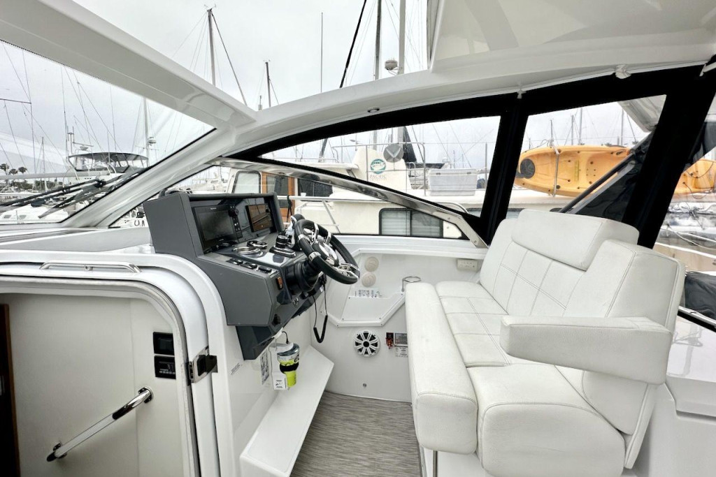 Cruisers 390 Express