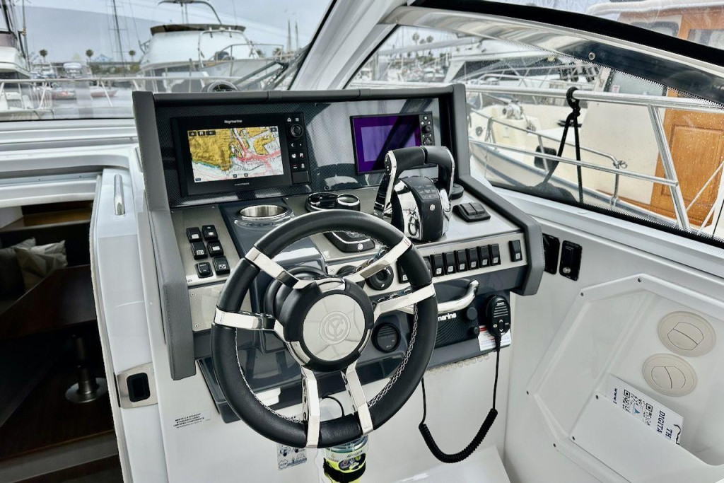 Cruisers 390 Express