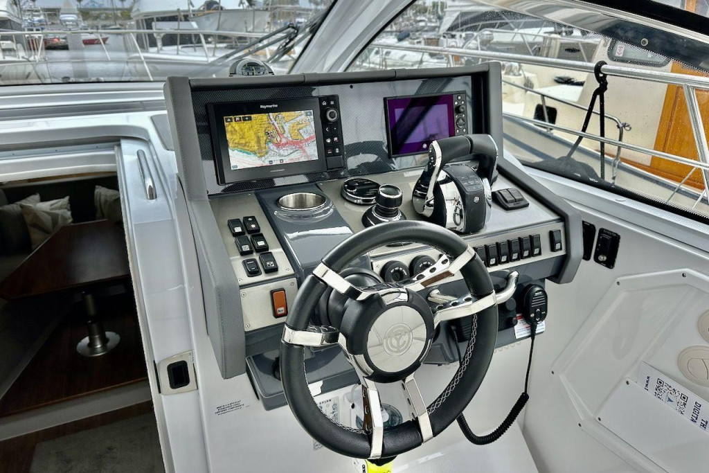 Cruisers 390 Express