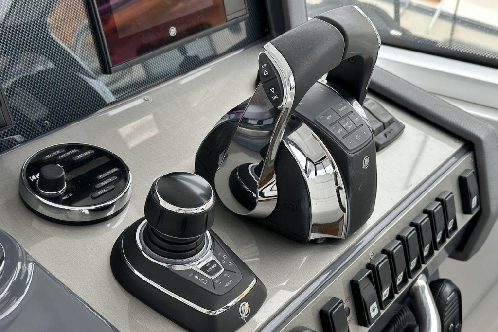 Cruisers 390 Express