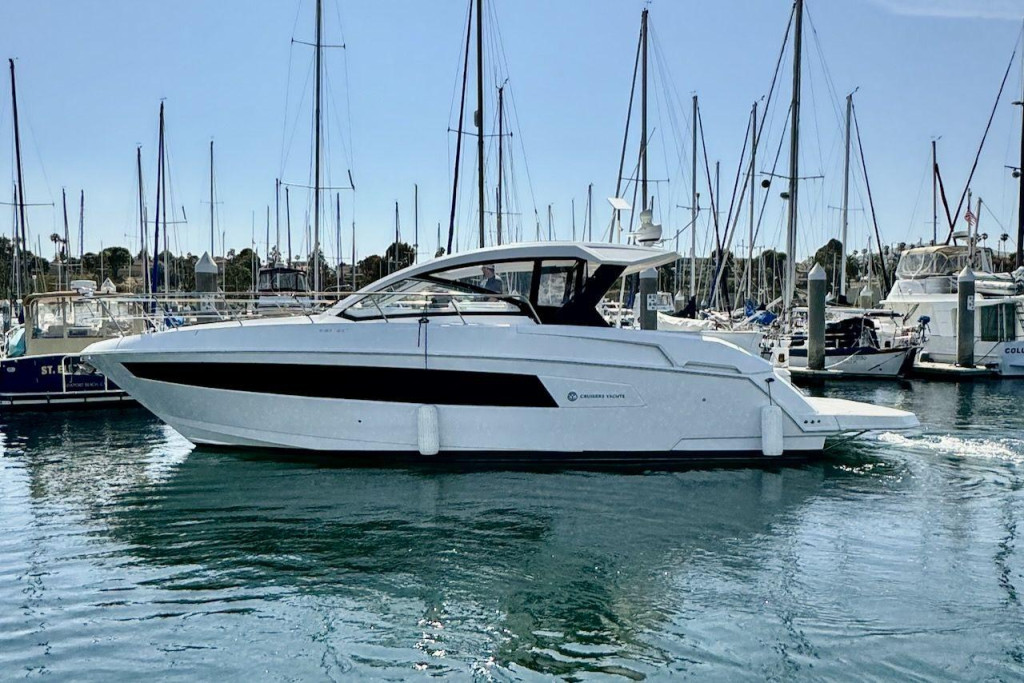 Cruisers 390 Express