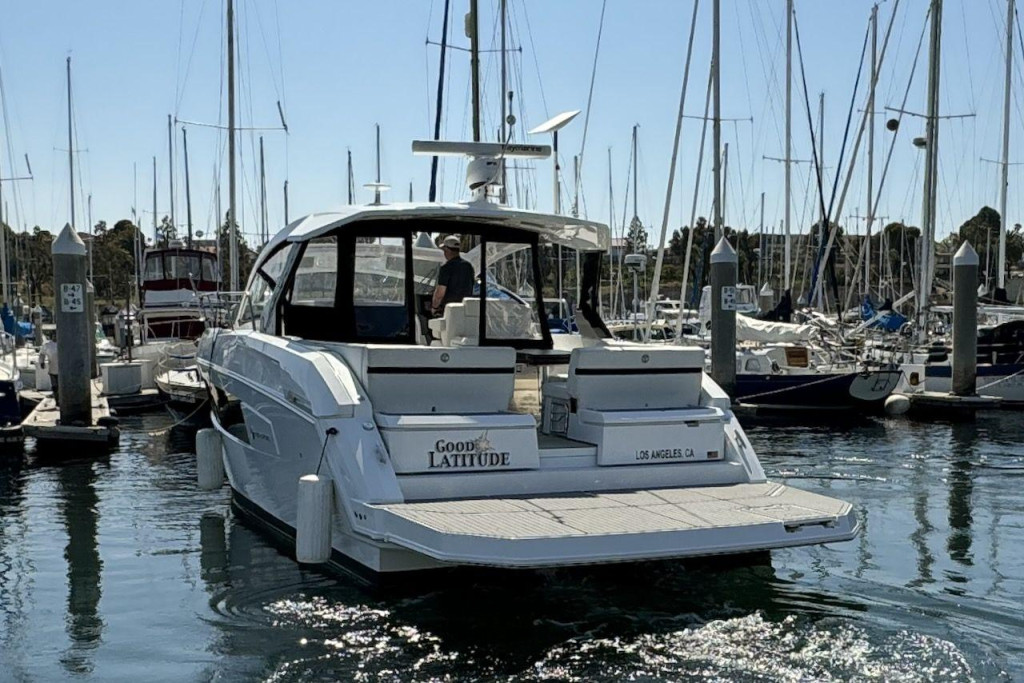 Cruisers 390 Express