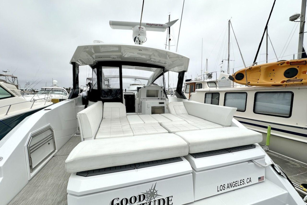 Cruisers 390 Express