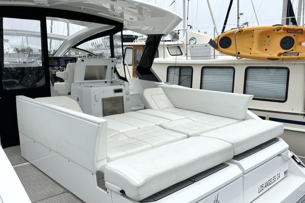 Cruisers 390 Express