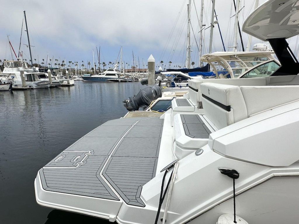 Cruisers 390 Express