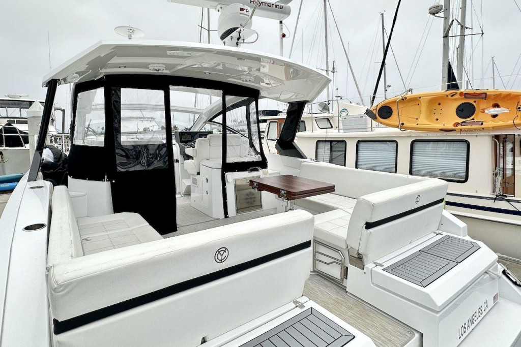 Cruisers 390 Express