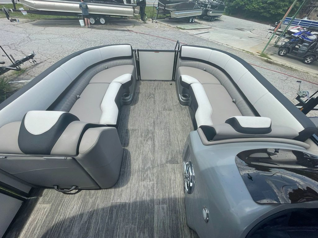 Tahoe Cascade 2385 VRL Tritoon