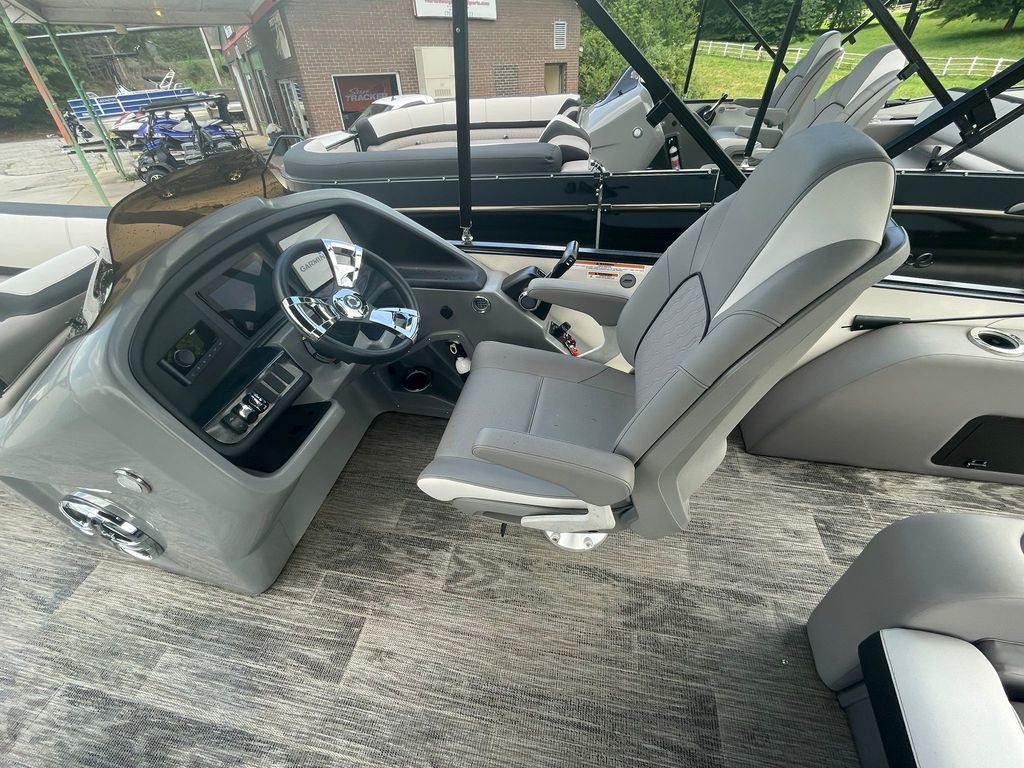 Tahoe Cascade 2385 VRL Tritoon