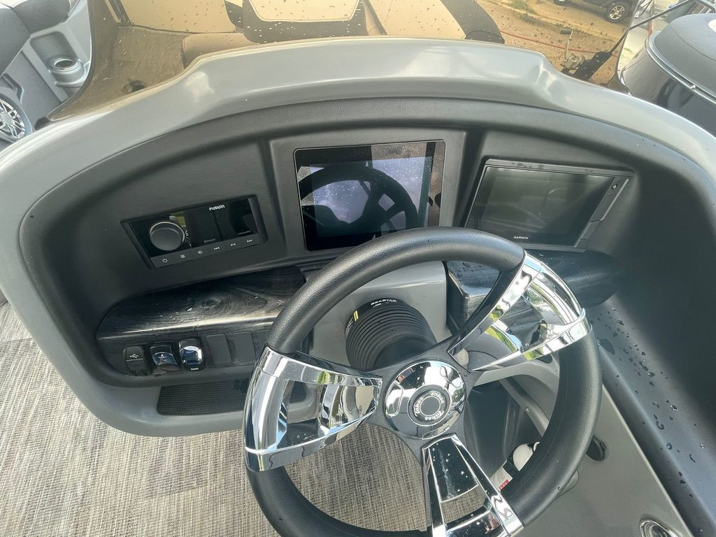 Tahoe Cascade 2385 VRL Tritoon