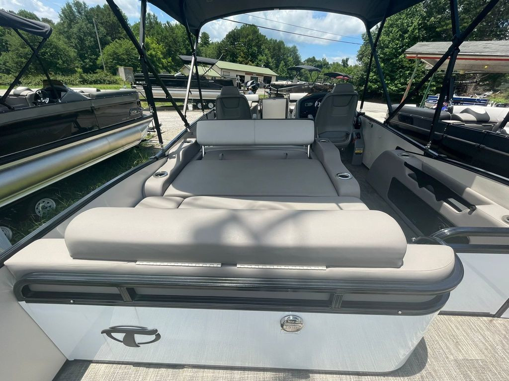 Tahoe Cascade 2385 VRL Tritoon