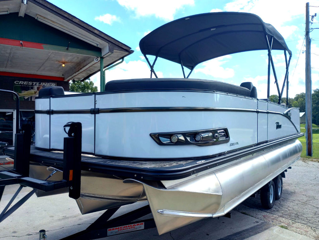 Tahoe Cascade 2385 VRL Tritoon