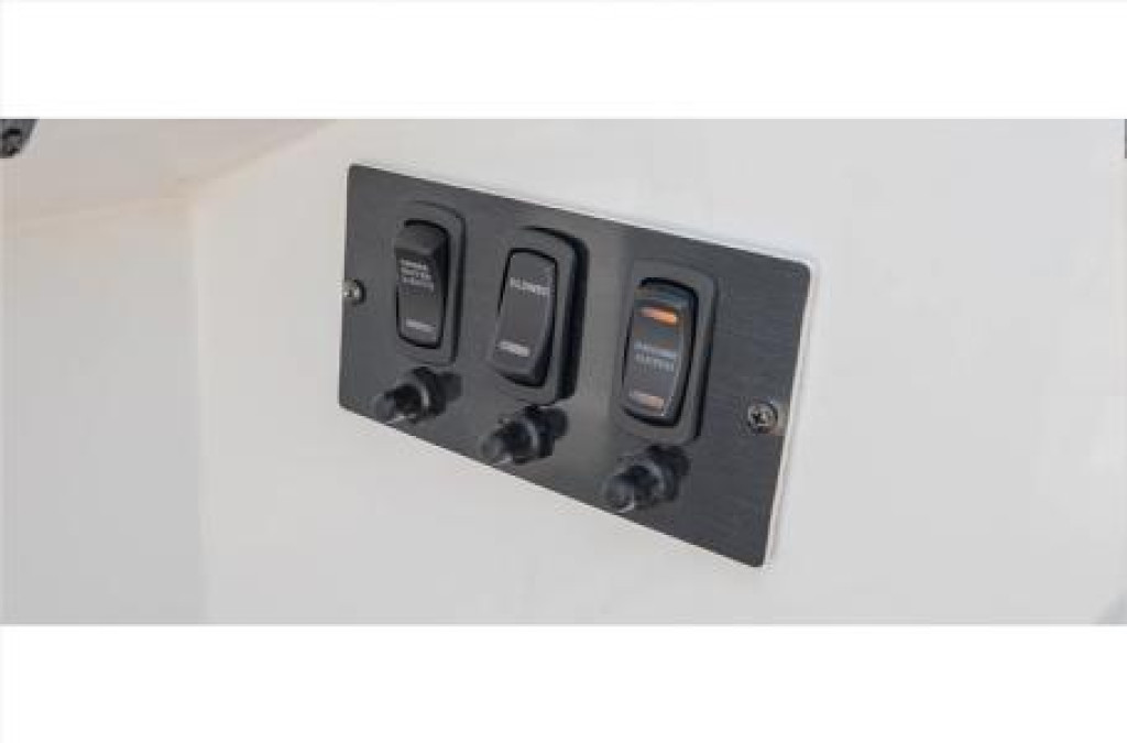 Hurricane SunDeck Sport 205 IO