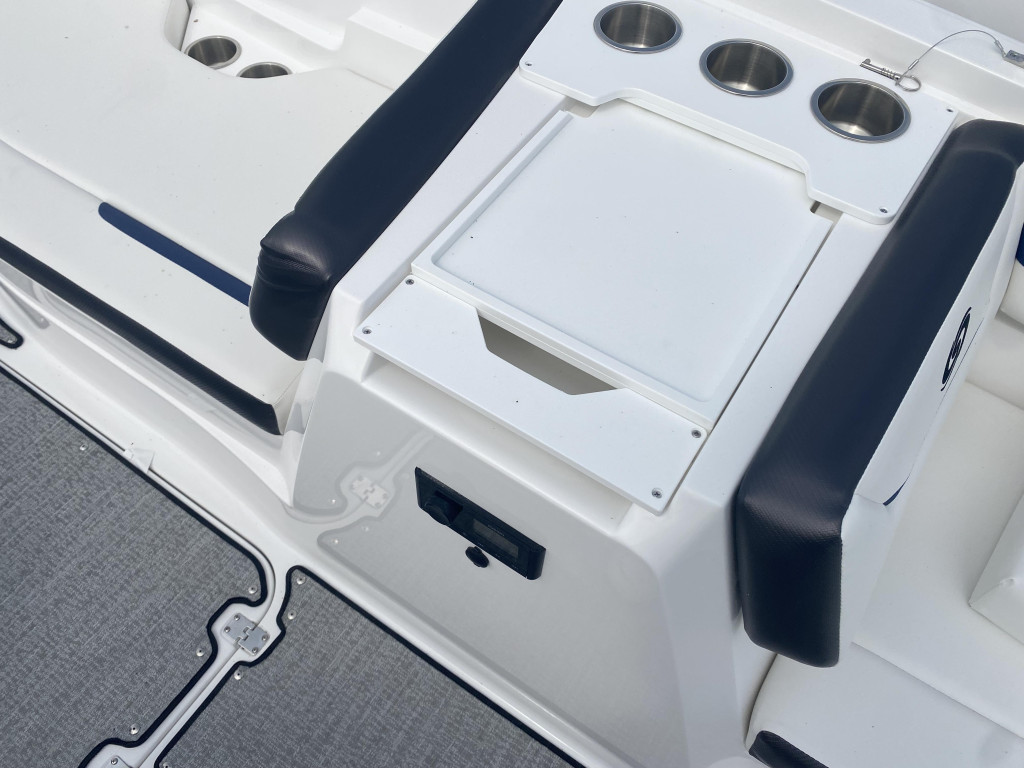 Hurricane SunDeck Sport 205 IO