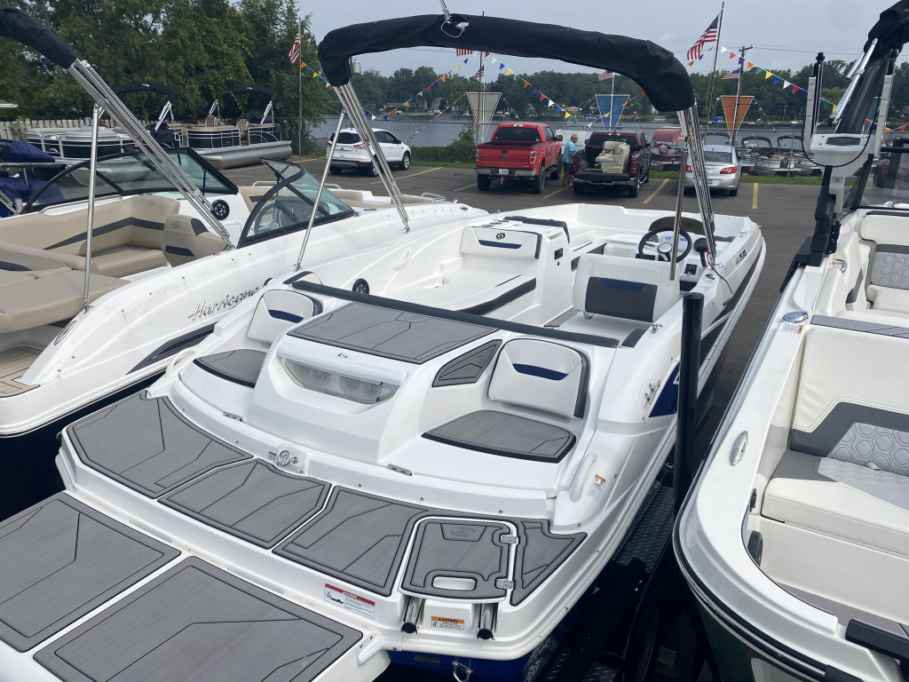 Hurricane SunDeck Sport 205 IO