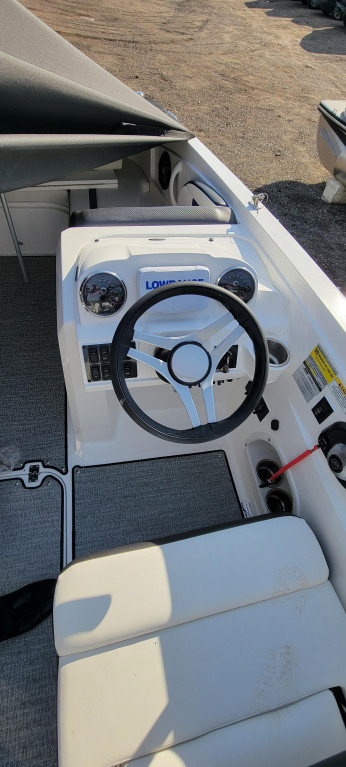 Hurricane SunDeck Sport 205 IO