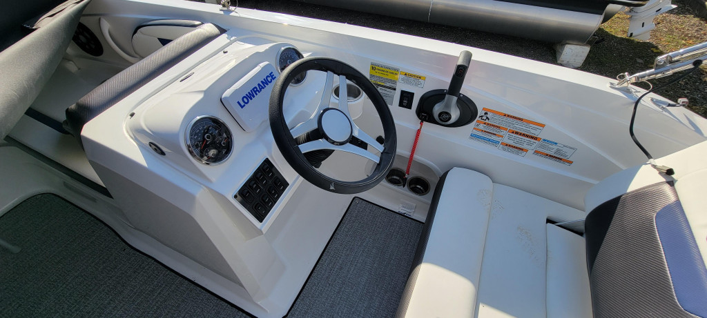 Hurricane SunDeck Sport 205 IO