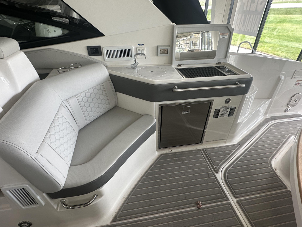 Sea Ray 320 Sundancer