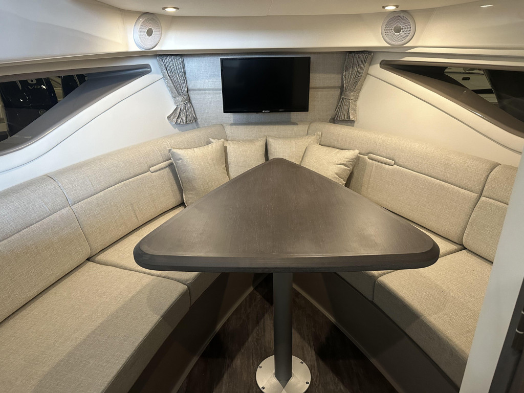 Sea Ray 320 Sundancer