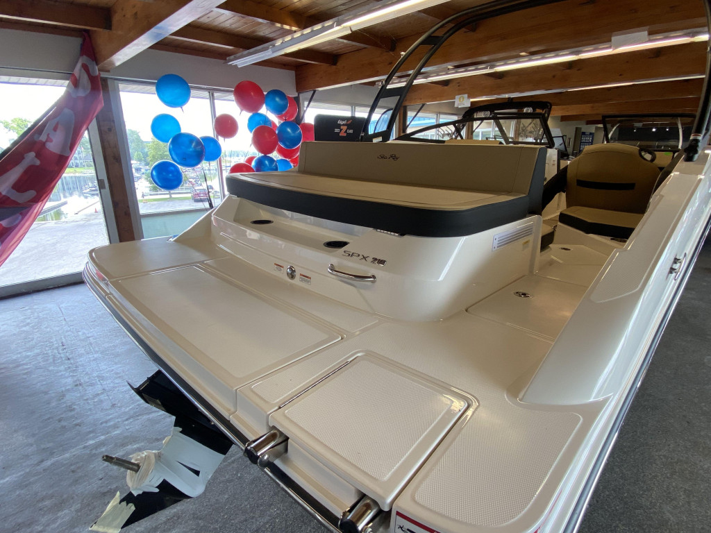 Sea Ray SPX 210
