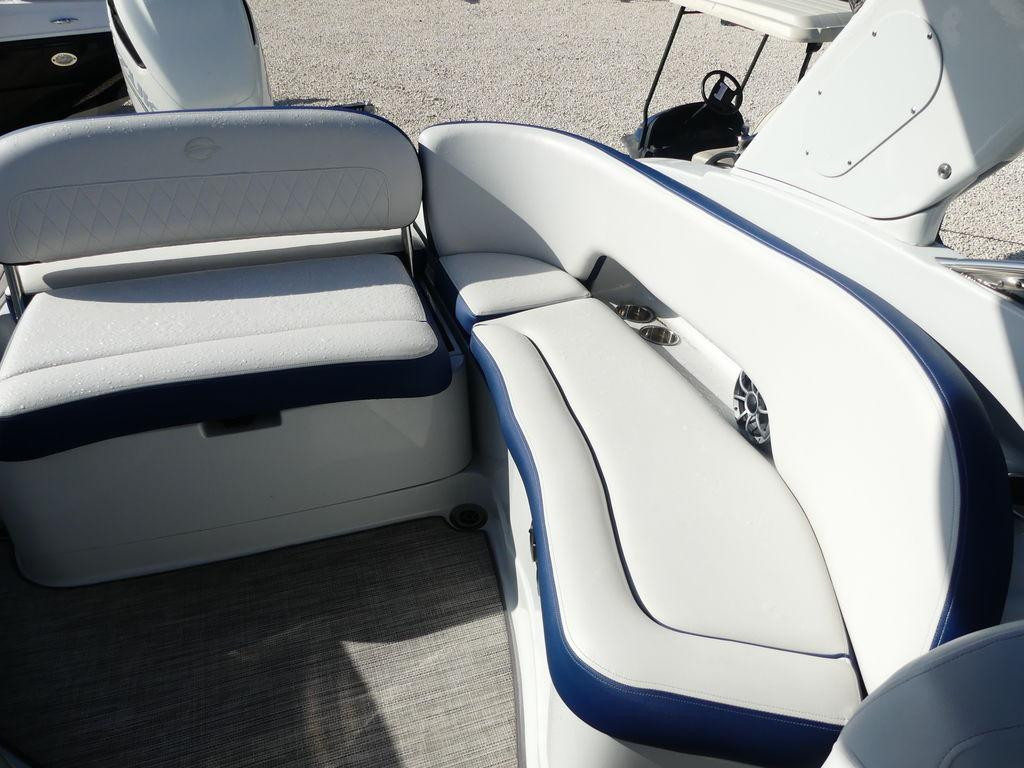 Crownline E 270 XSS