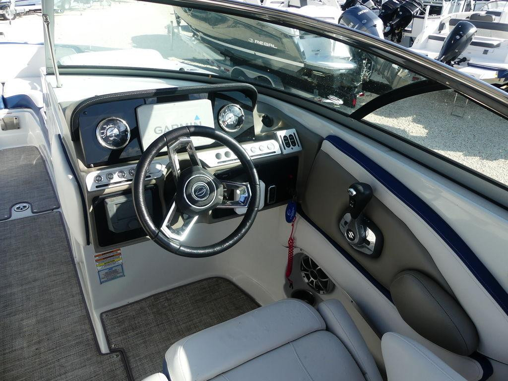 Crownline E 270 XSS