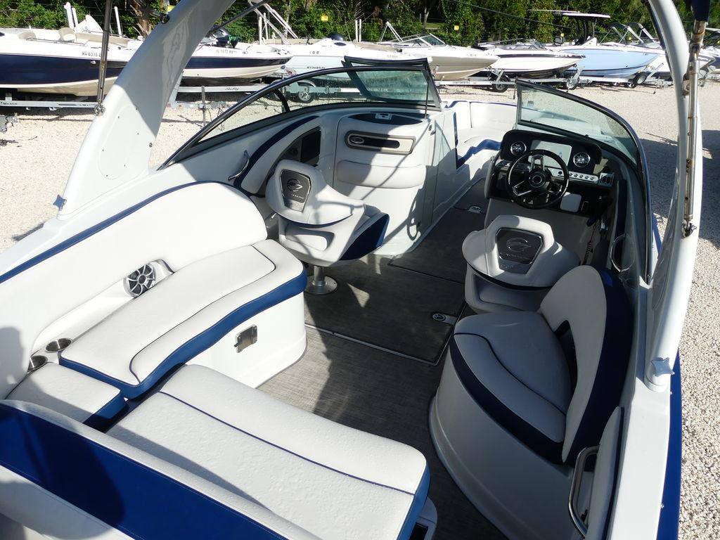 Crownline E 270 XSS