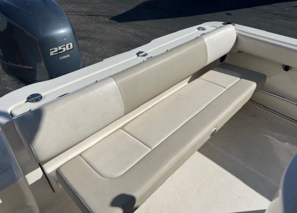 Robalo R222