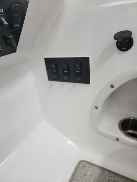 Hurricane SunDeck Sport 205 IO