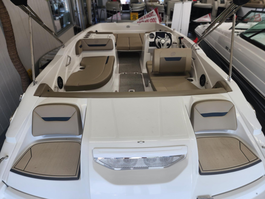 Hurricane SunDeck Sport 205 IO