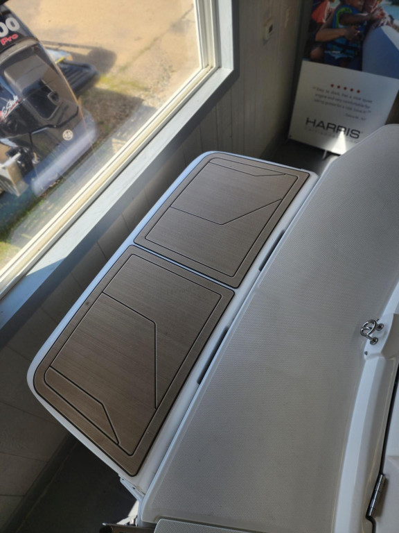 Hurricane SunDeck Sport 205 IO