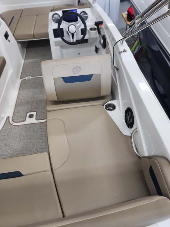 Hurricane SunDeck Sport 205 IO