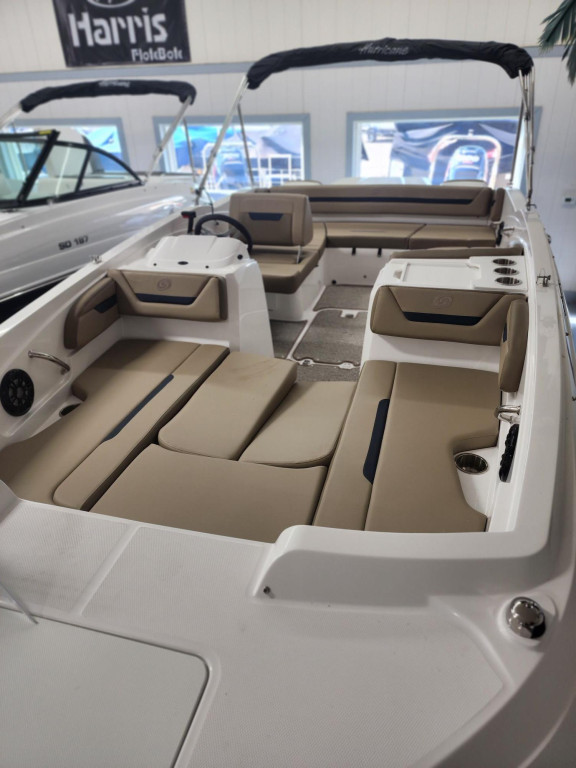 Hurricane SunDeck Sport 205 IO