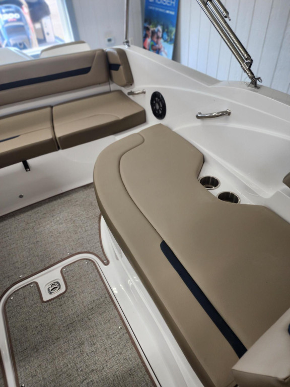 Hurricane SunDeck Sport 205 IO