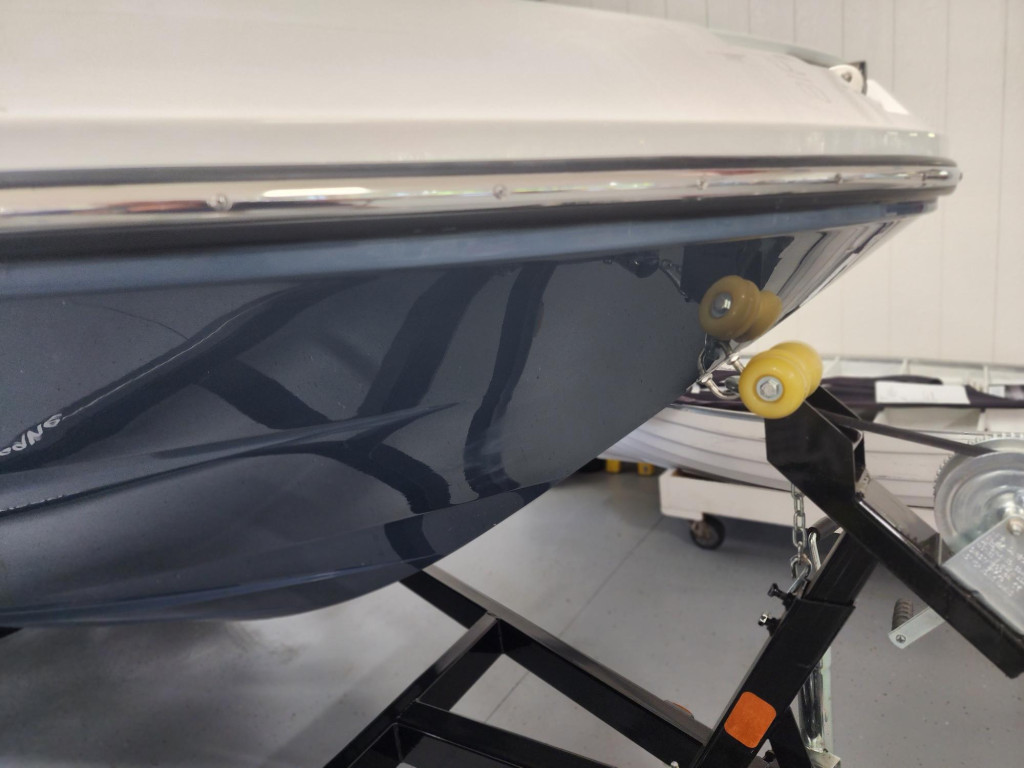 Hurricane SunDeck Sport 205 IO