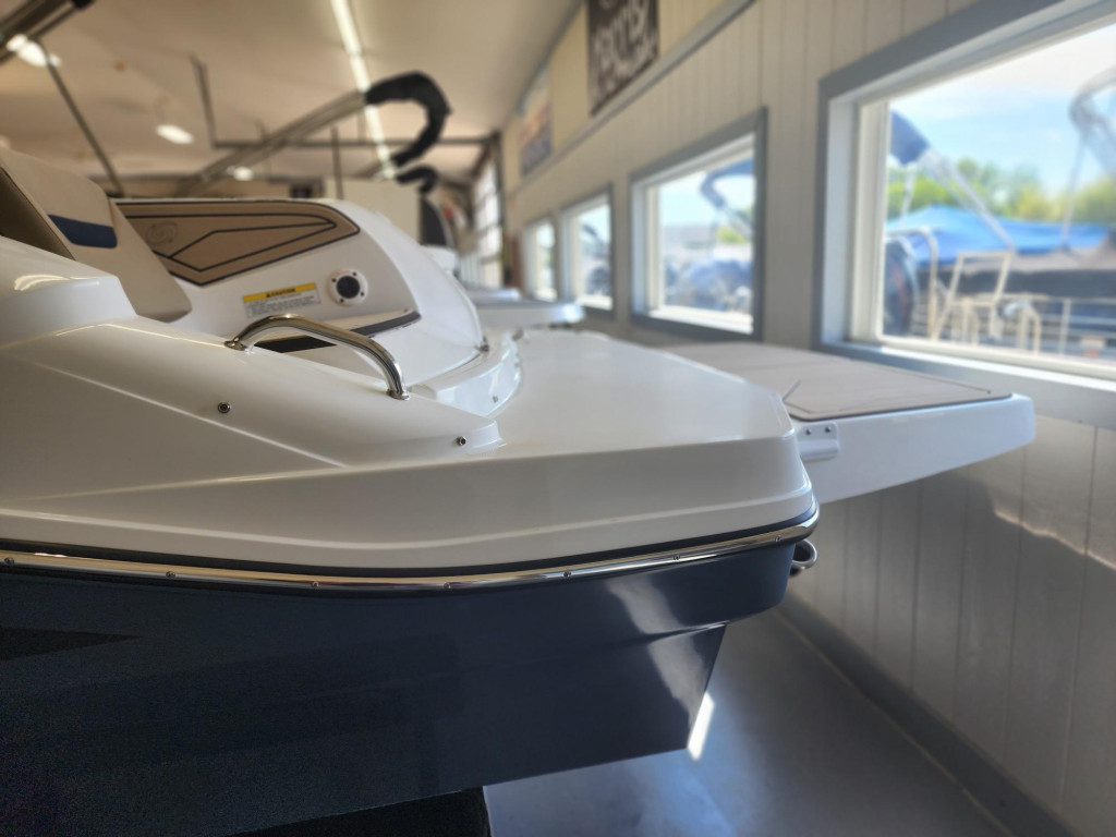 Hurricane SunDeck Sport 205 IO