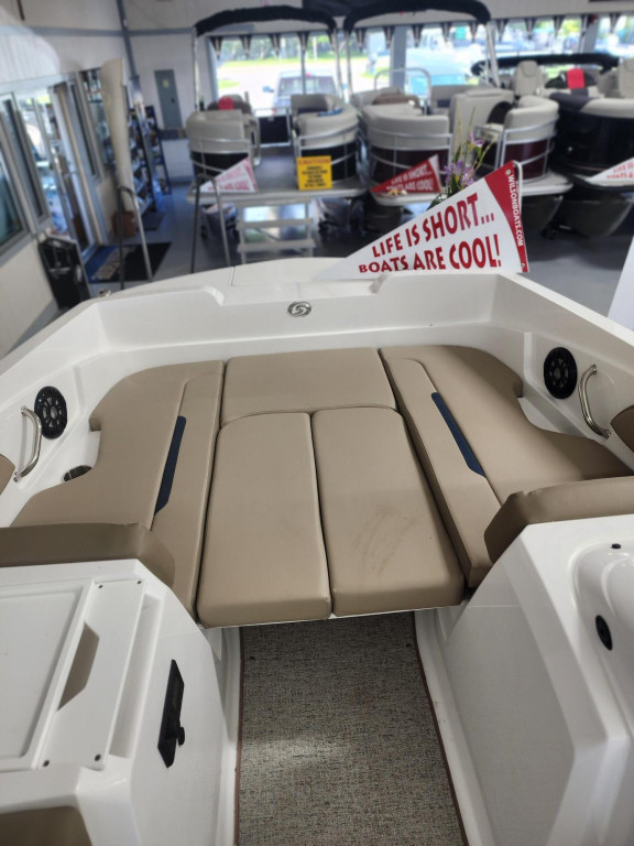 Hurricane SunDeck Sport 205 IO