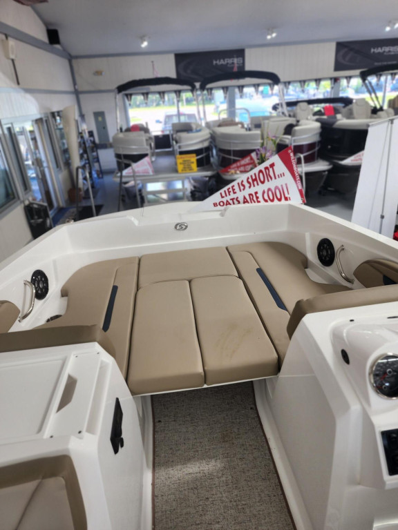 Hurricane SunDeck Sport 205 IO