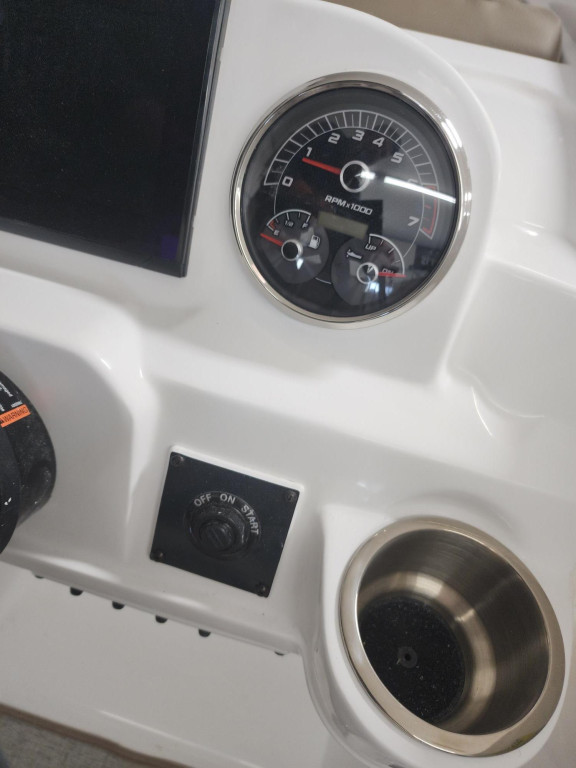 Hurricane SunDeck Sport 205 IO