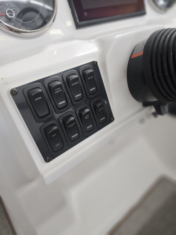 Hurricane SunDeck Sport 205 IO