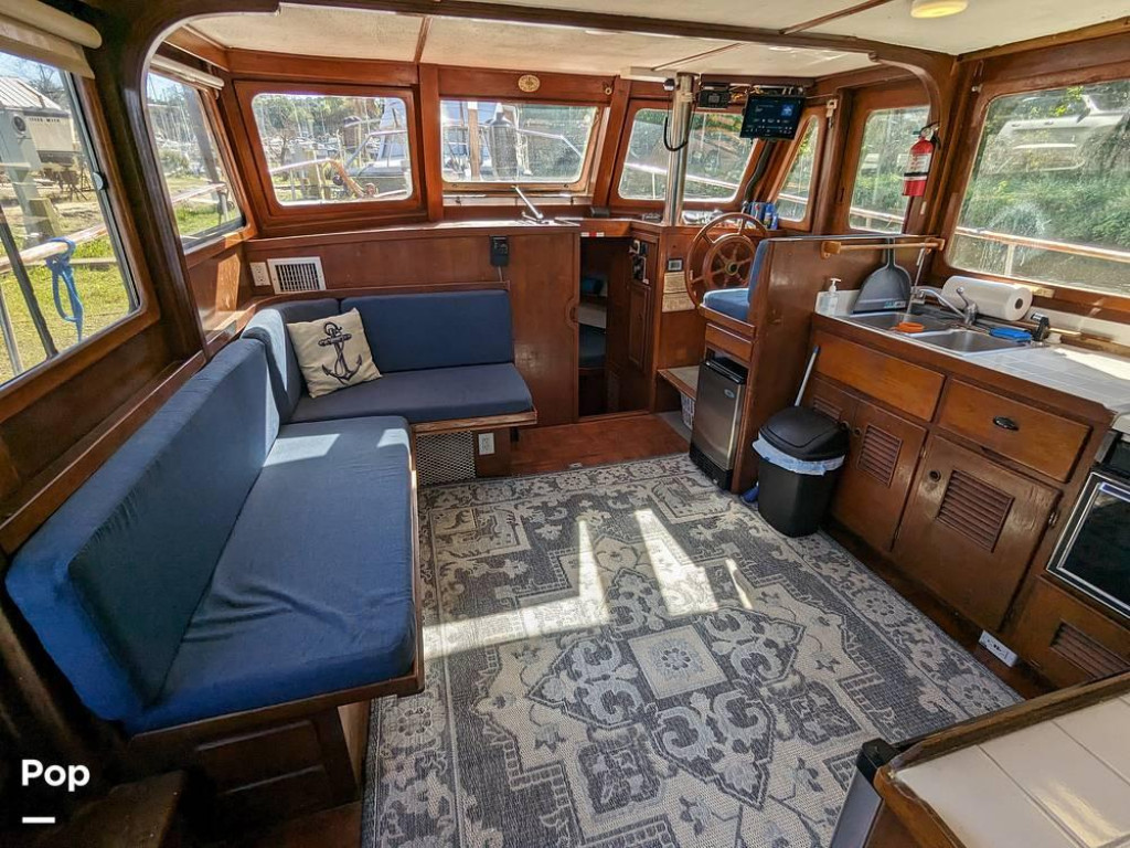 Marine Trader 40 Double Cabin