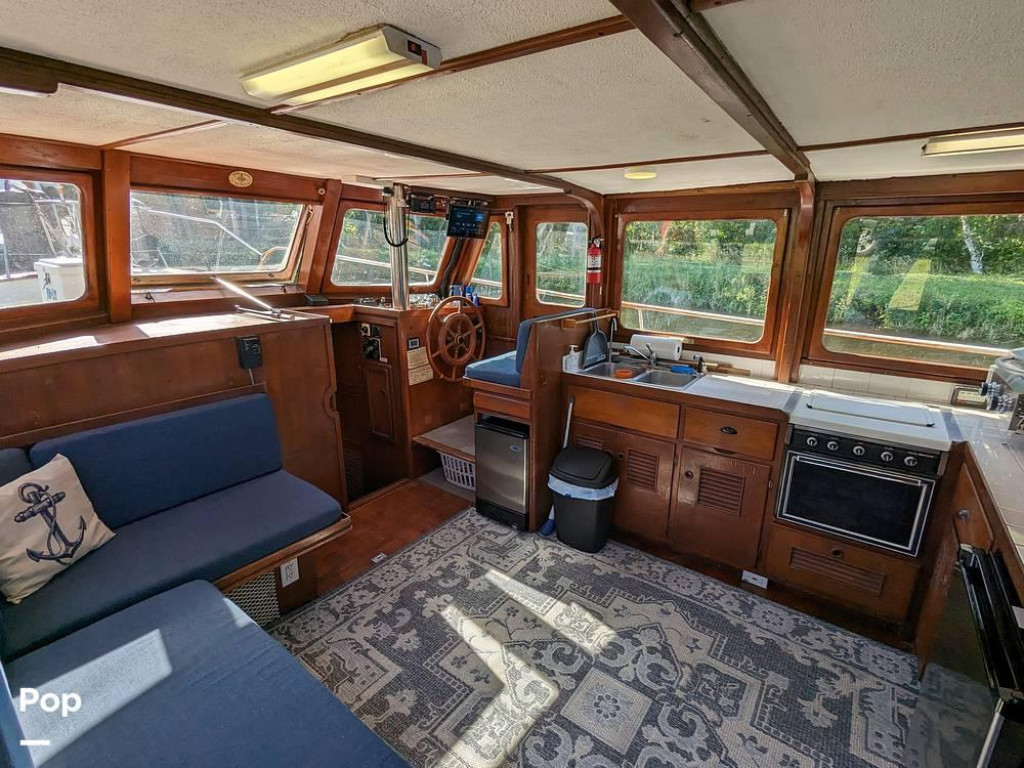 Marine Trader 40 Double Cabin