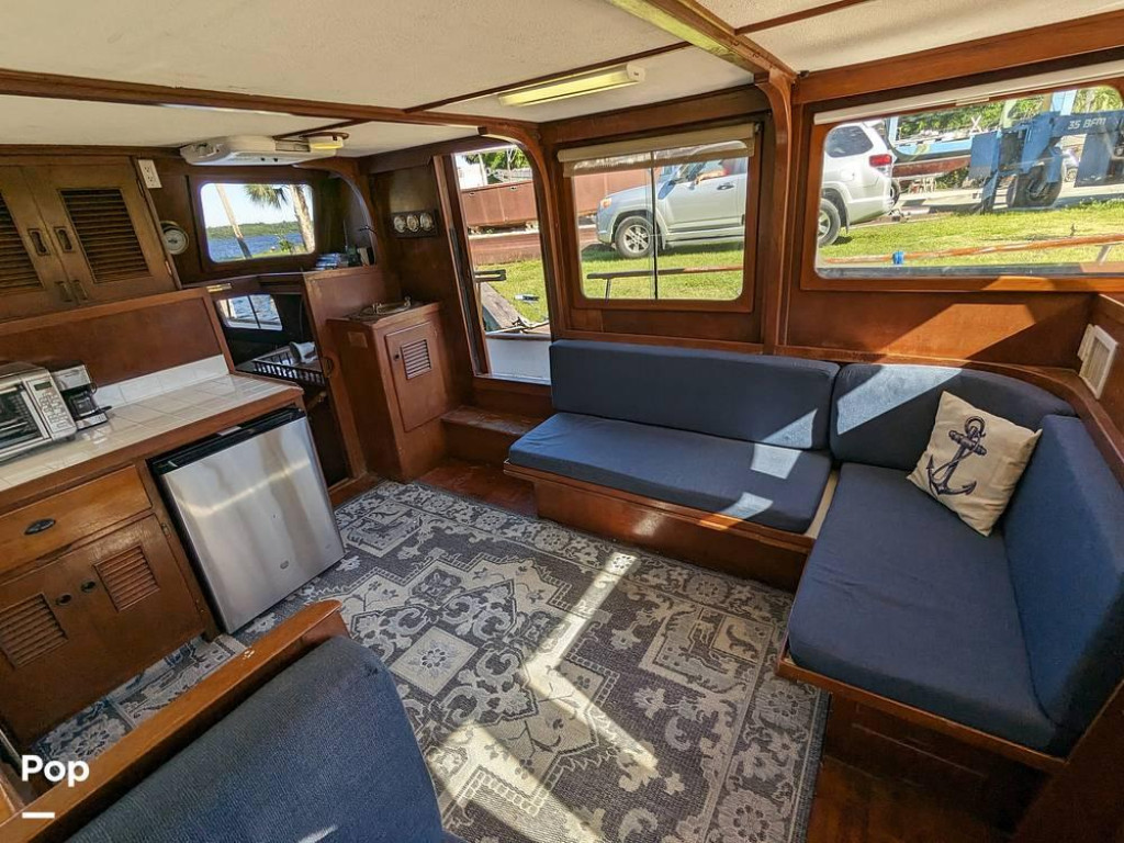 Marine Trader 40 Double Cabin
