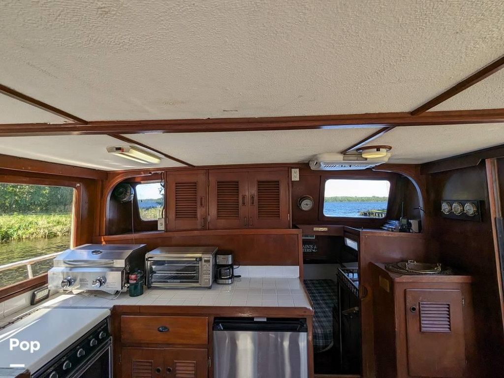 Marine Trader 40 Double Cabin