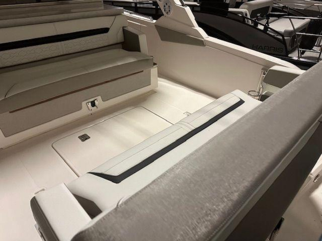 Tiara 34 Luxury Sport