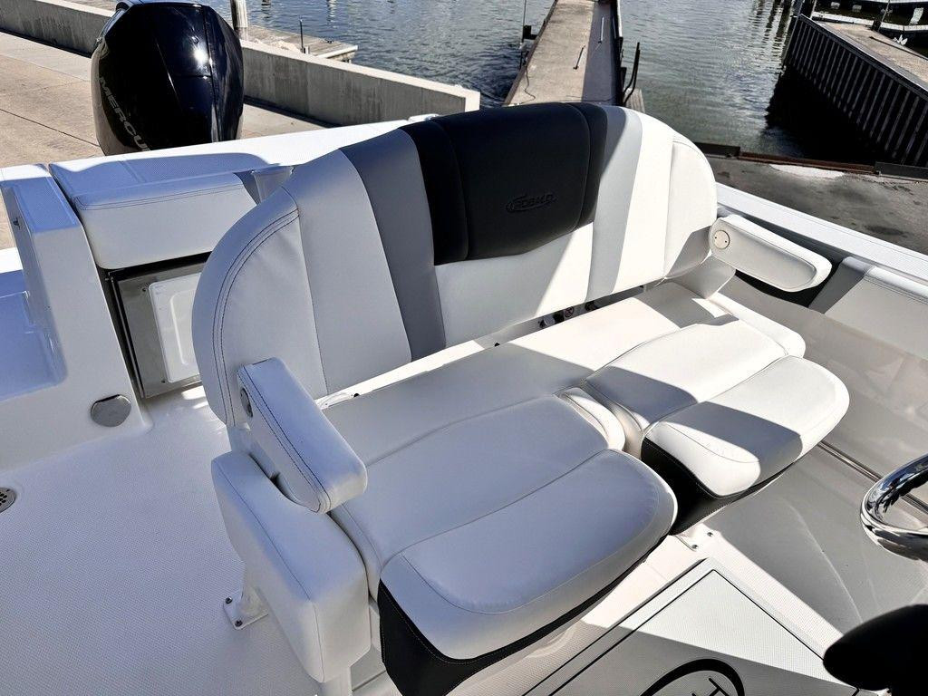 Robalo R230