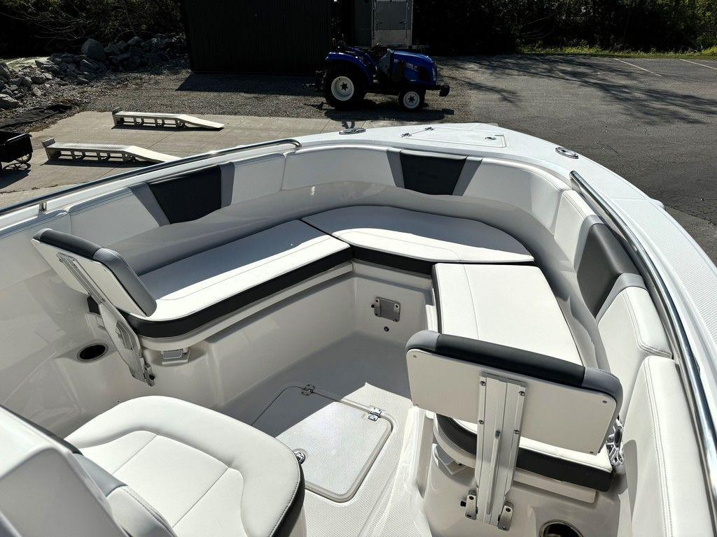 Robalo R230