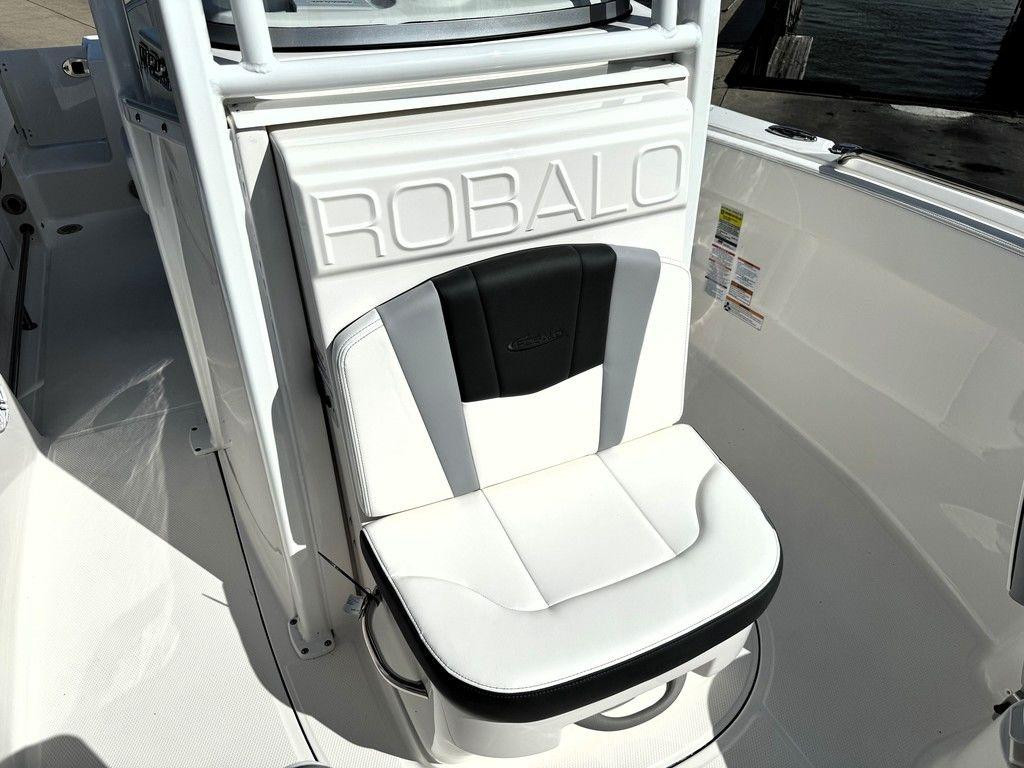 Robalo R230
