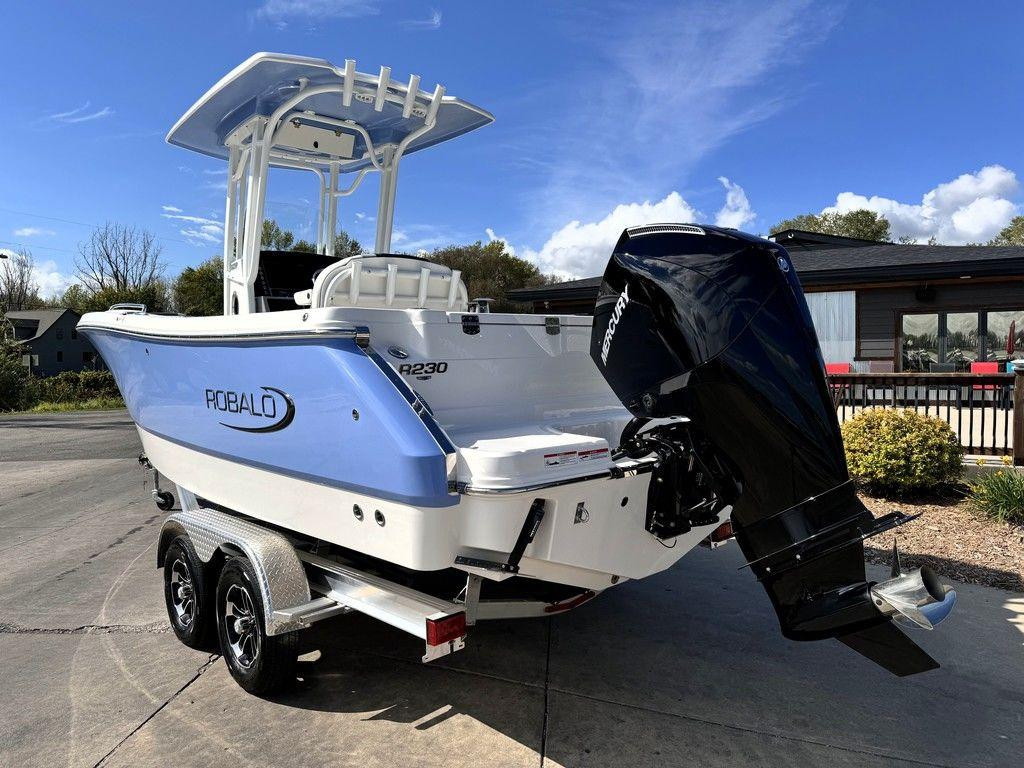 Robalo R230