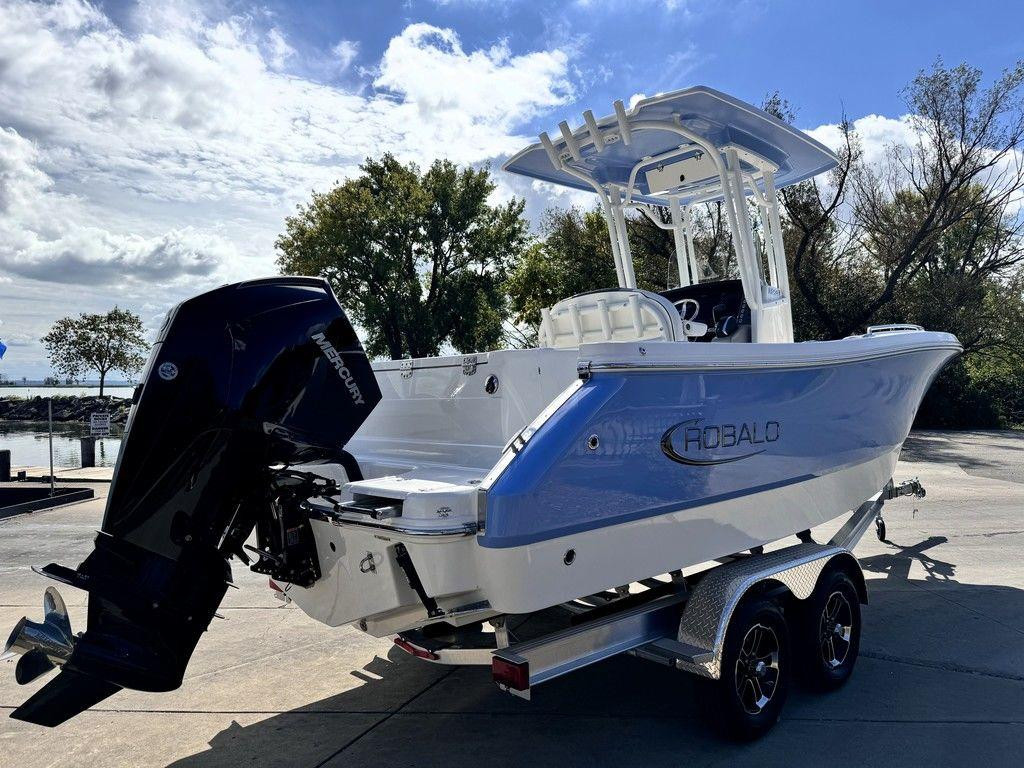 Robalo R230